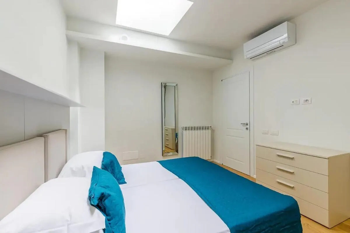 Colonna Antinori Apartment 4 Florence 0*,  Italy